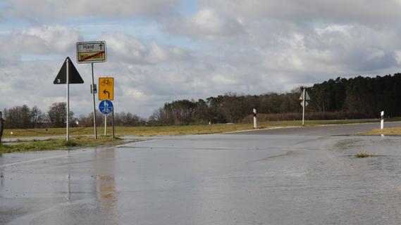 Straße zwischen Willersdorf und Haid wegen Hochwasser gesperrt