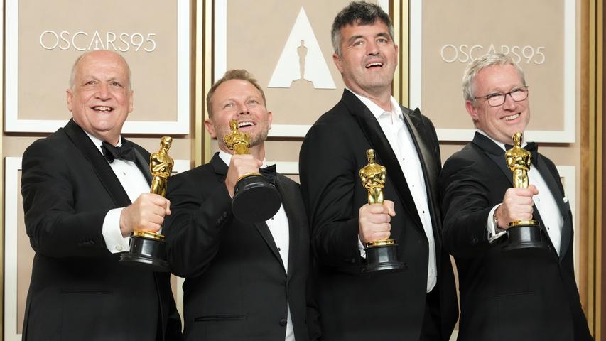 Joe Letteri (l-r), Richard Baneham, Eric Saindon und Daniel Barrett wurden für die besten visuellen Effekte in "Avatar: Der Weg des Wassers" ausgezeichnet.