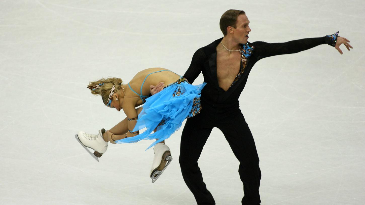 Bei den Olympischen Spielen 2006 in Turin holte Roman Kostomarow mit seiner Tanzpartnerin Tatjana Navka die Goldmedaille. Bei den Olympischen Spielen 2006 in Turin holte Roman Kostomarow mit seiner Tanzpartnerin Tatjana Navka die Goldmedaille.