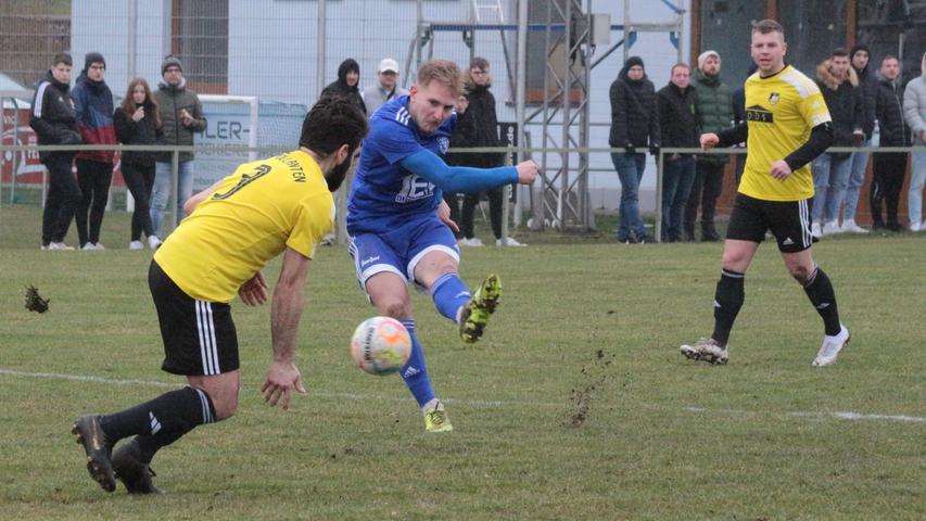 Mit diesem Schuss erzielte Jan Konrad das frühe Alesheimer 1:0 im Pokal-Halbfinale gegen Pollanten. Mit diesem Schuss erzielte Jan Konrad das frühe Alesheimer 1:0 im Pokal-Halbfinale gegen Pollanten.