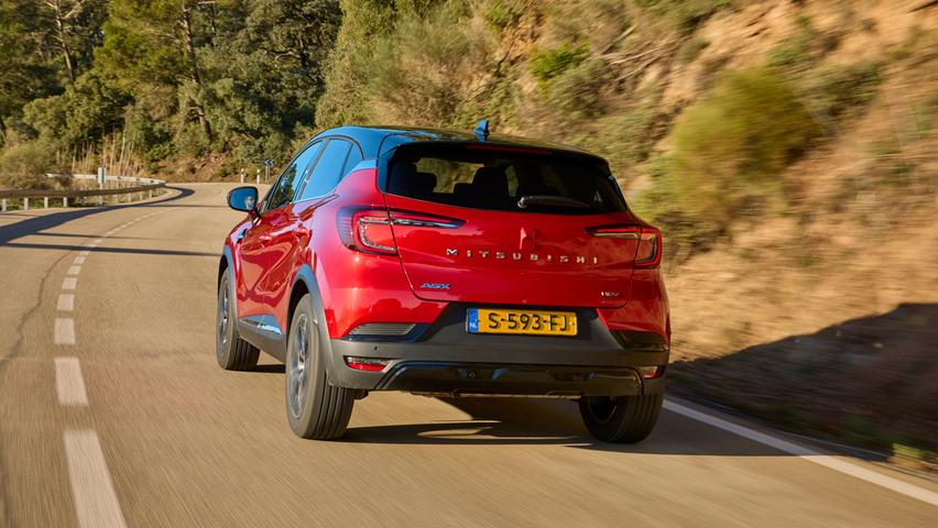 Auch wenn der Umweltbonus für diese Antriebsform Geschichte ist: Mitsubishi bietet den ASX als Plug-in-Hybrid an. Auch wenn der Umweltbonus für diese Antriebsform Geschichte ist: Mitsubishi bietet den ASX als Plug-in-Hybrid an.