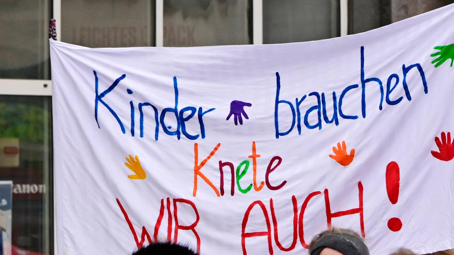 In Bayreuth gehen die Beschäftigten von Kindertagesstätten und Pflegeeinrichtungen am 15. März in den Warnstreik. In Bayreuth gehen die Beschäftigten von Kindertagesstätten und Pflegeeinrichtungen am 15. März in den Warnstreik.