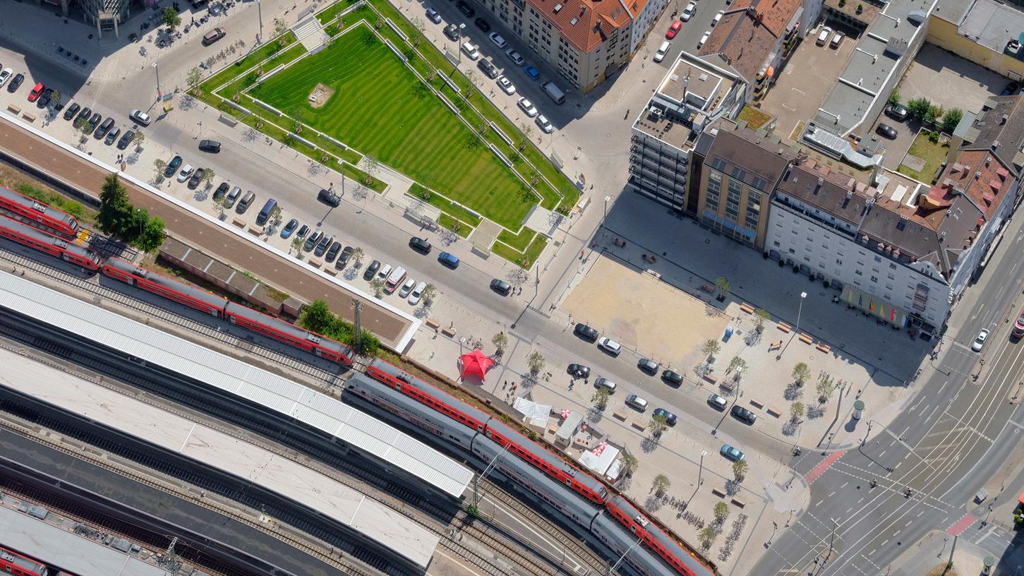 In der Straße Hinterm Bahnhof wird in den kommenden Monaten gebaut. Deshalb kommt es zu Verkehrsbehinderungen. In der Straße Hinterm Bahnhof wird in den kommenden Monaten gebaut. Deshalb kommt es zu Verkehrsbehinderungen.