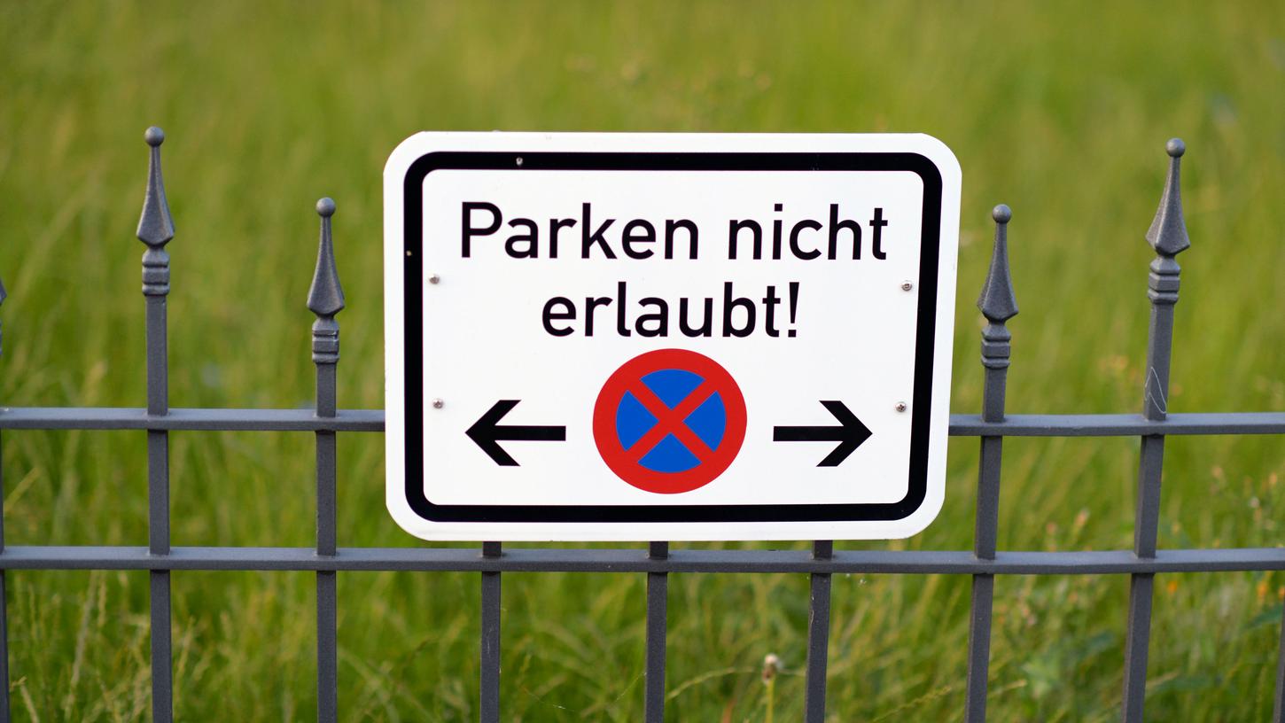 Parkverbote können auch an Stellen gelten, selbst wenn keine Hinweisschilder vorhanden sind. Parkverbote können auch an Stellen gelten, selbst wenn keine Hinweisschilder vorhanden sind.