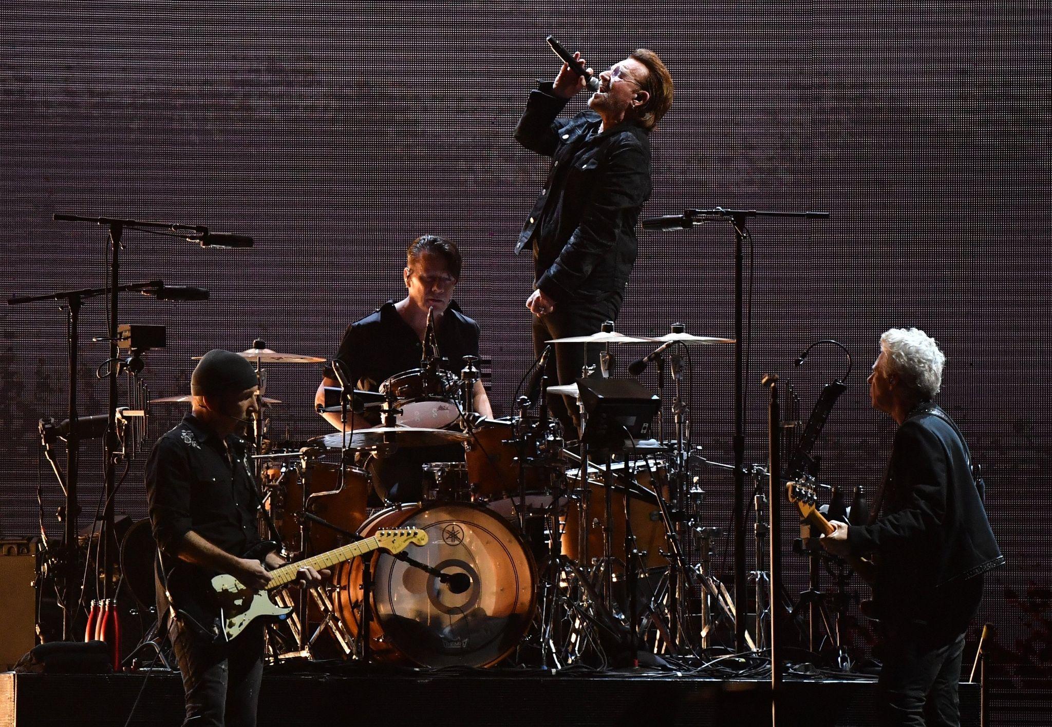 U2 präsentieren alte Songs in neuem Klang