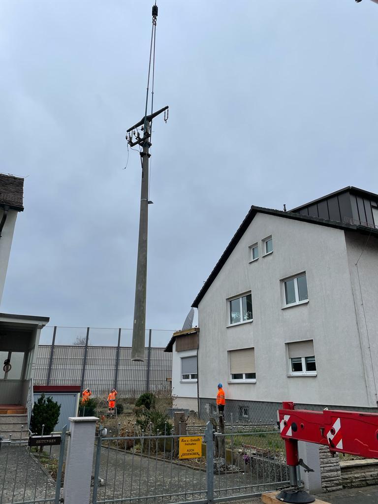 Der alte Masten wurde abgebaut. Der alte Masten wurde abgebaut.