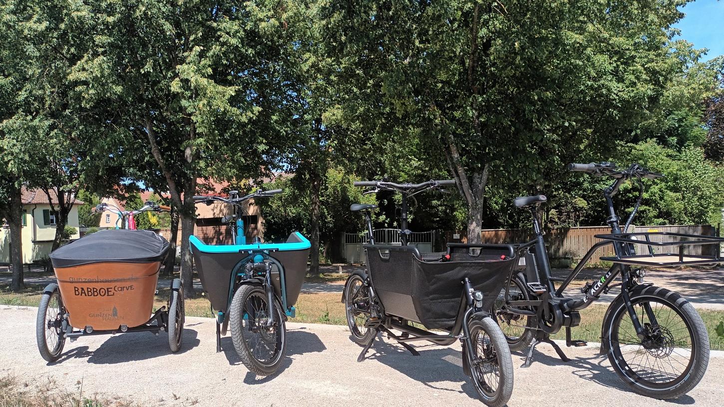 Diese vier Lastenräder hat die Stadt Gunzenhausen angeschafft und leiht sie interessierten Bürgerinnen und Bürger. Wer auf den Geschmack gekommen ist, kann sich um eine Förderung beim Kauf eines eigenen Rades bemühen.
