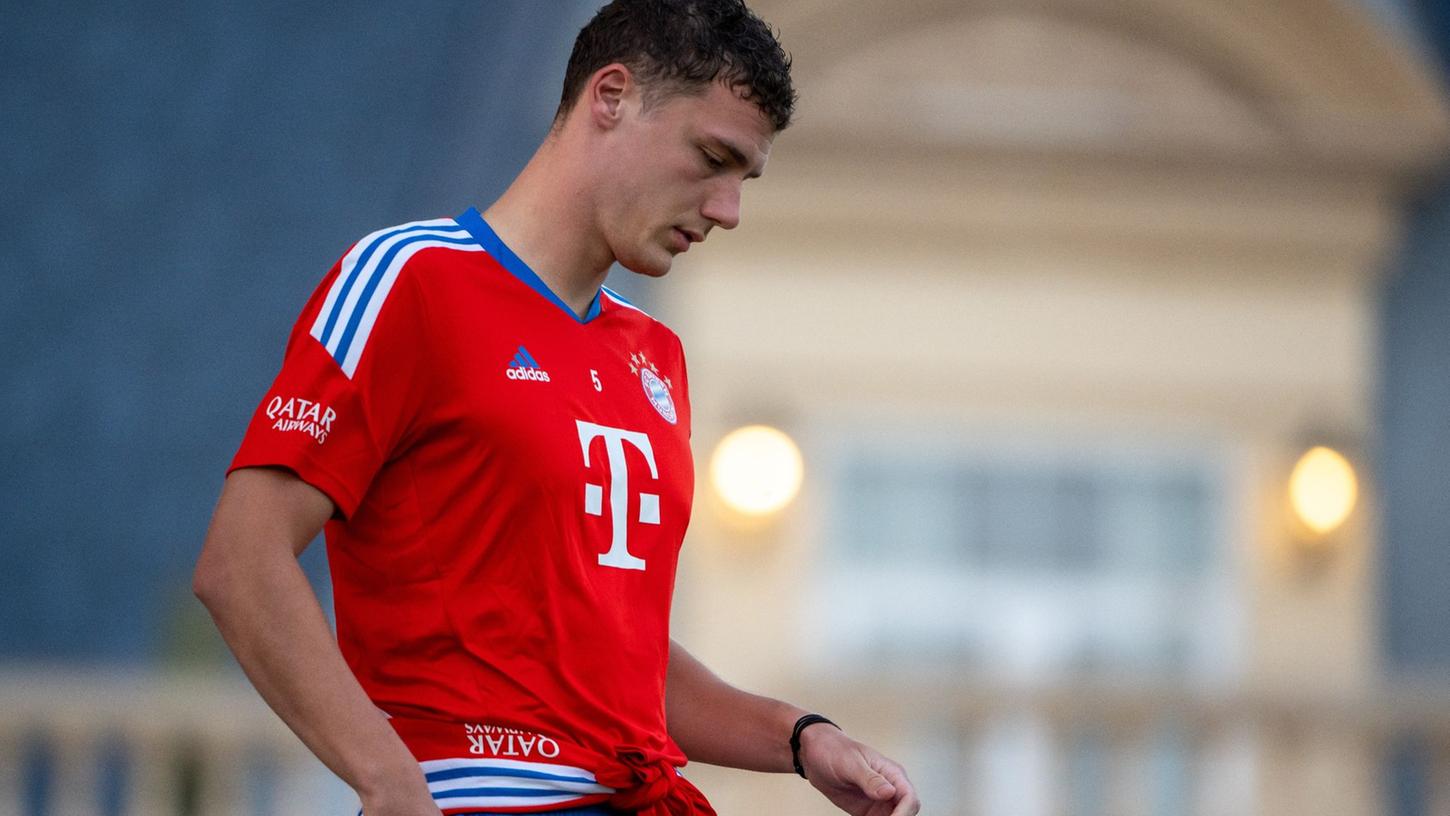 Benjamin Pavard vom FC Bayern München während einer Übungseinheit im Aspira-Sportpark. Benjamin Pavard vom FC Bayern München während einer Übungseinheit im Aspira-Sportpark.