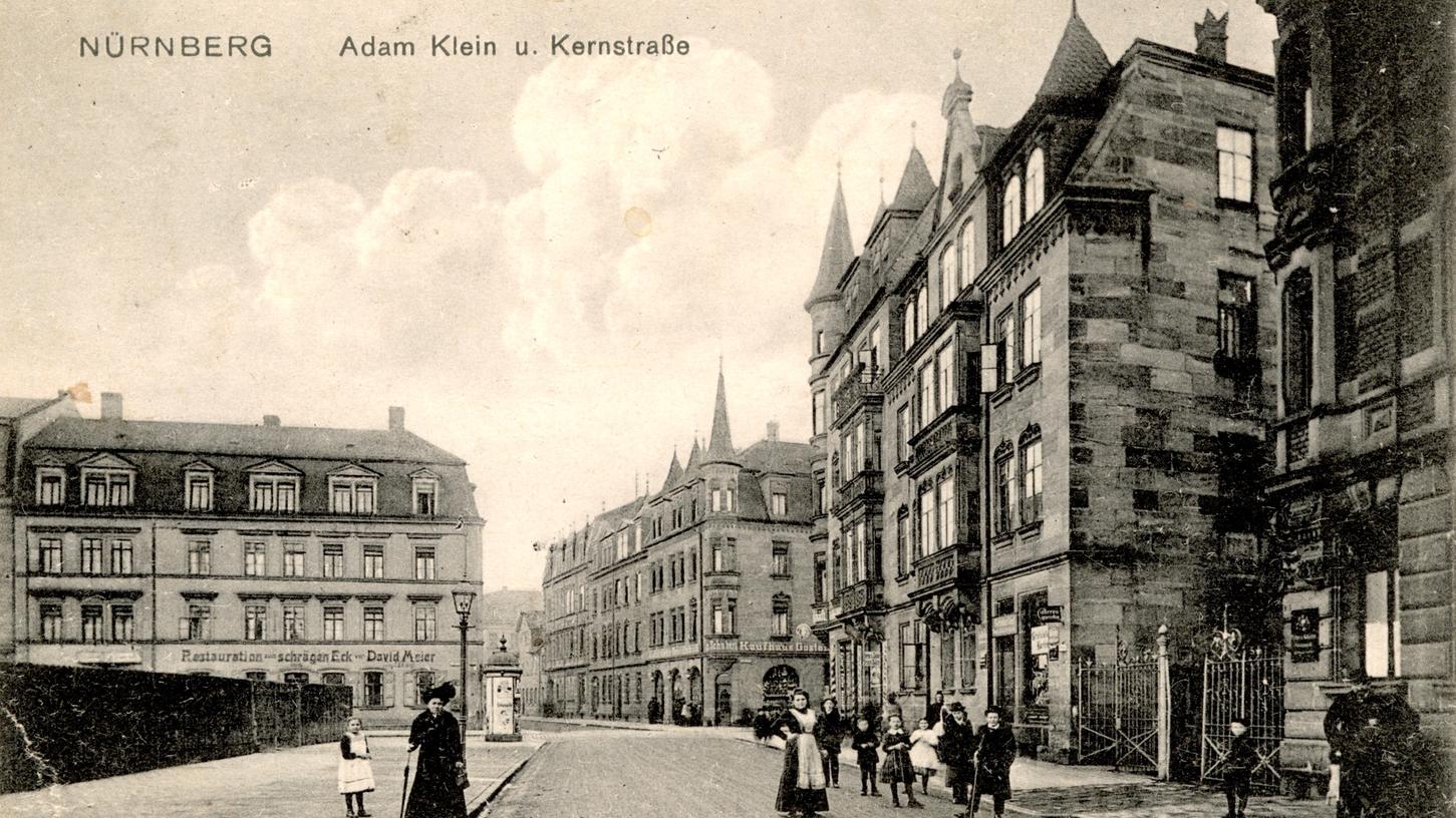 Ein typisches Straßenbild Gostenhofs um das Jahr 1921: die Kreuzung von Kern-, Eberhardshof- und Adam-Klein-Straße mit ihrer malerischen Mietshauslandschaft. Ansichtskarte: Verlag Johann Bärtlein. 