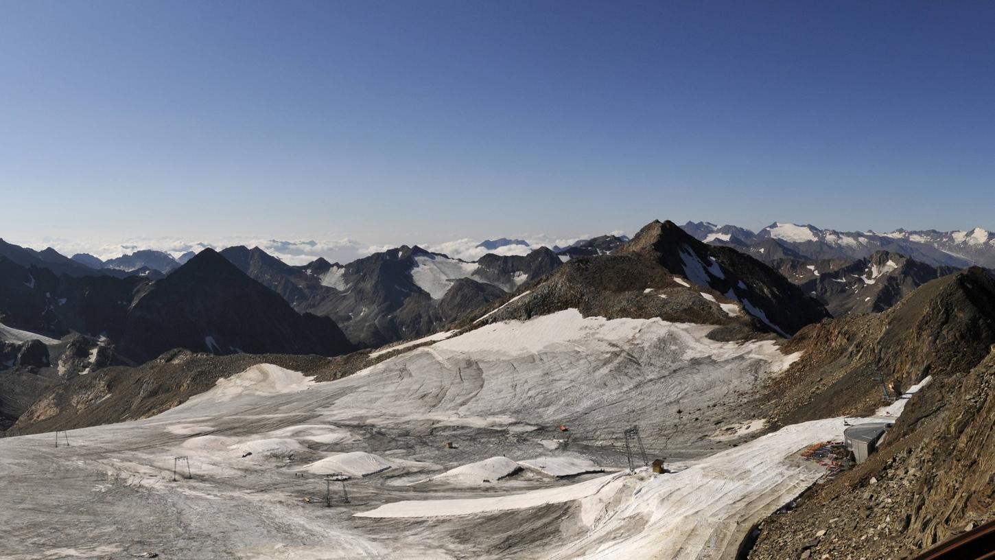 Hier auf der Skipiste am Schaufelferner Gletscher in Tirol verschwand der Profi-Eishockeyspieler mit seinem Snowboard spurlos.