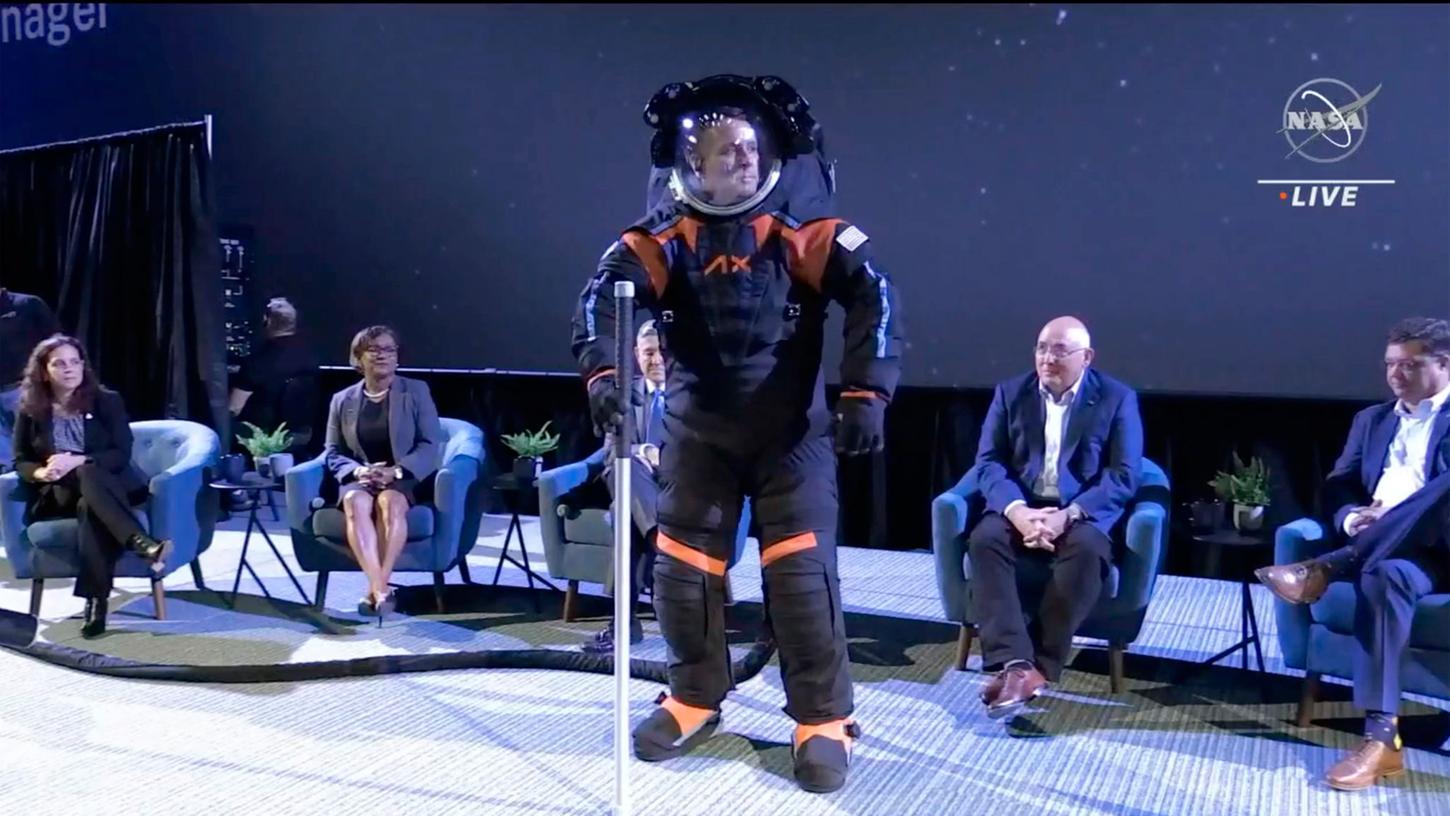 Der Prototyp eines Raumanzugs der Firma Axiom Space für die Nasa. Der Prototyp eines Raumanzugs der Firma Axiom Space für die Nasa.