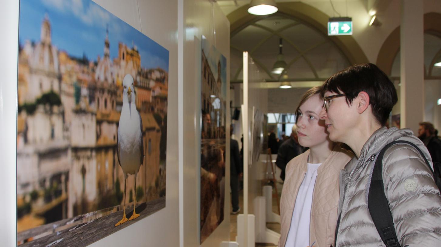 Bilder, die in den Bann ziehen: Die Besucher der Vernissage waren von der Qualität der Fotografien in der Kunst-Schranne absolut begeistert.