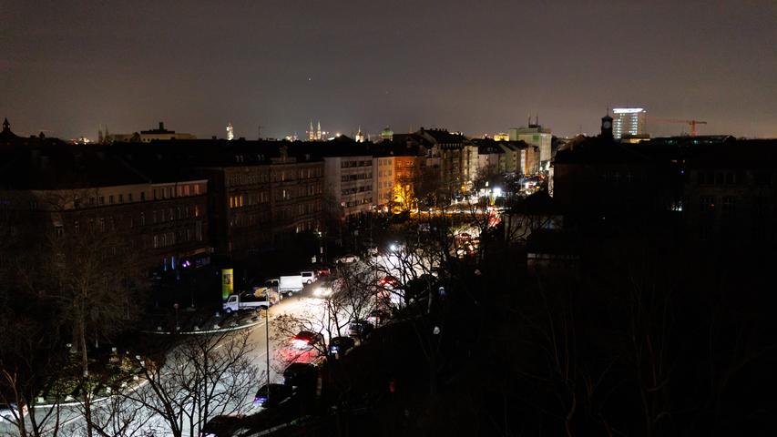 Fast schon gespenstisch: So dunkel präsentierte sich der Stadtteil Gostenhof am Abend. 