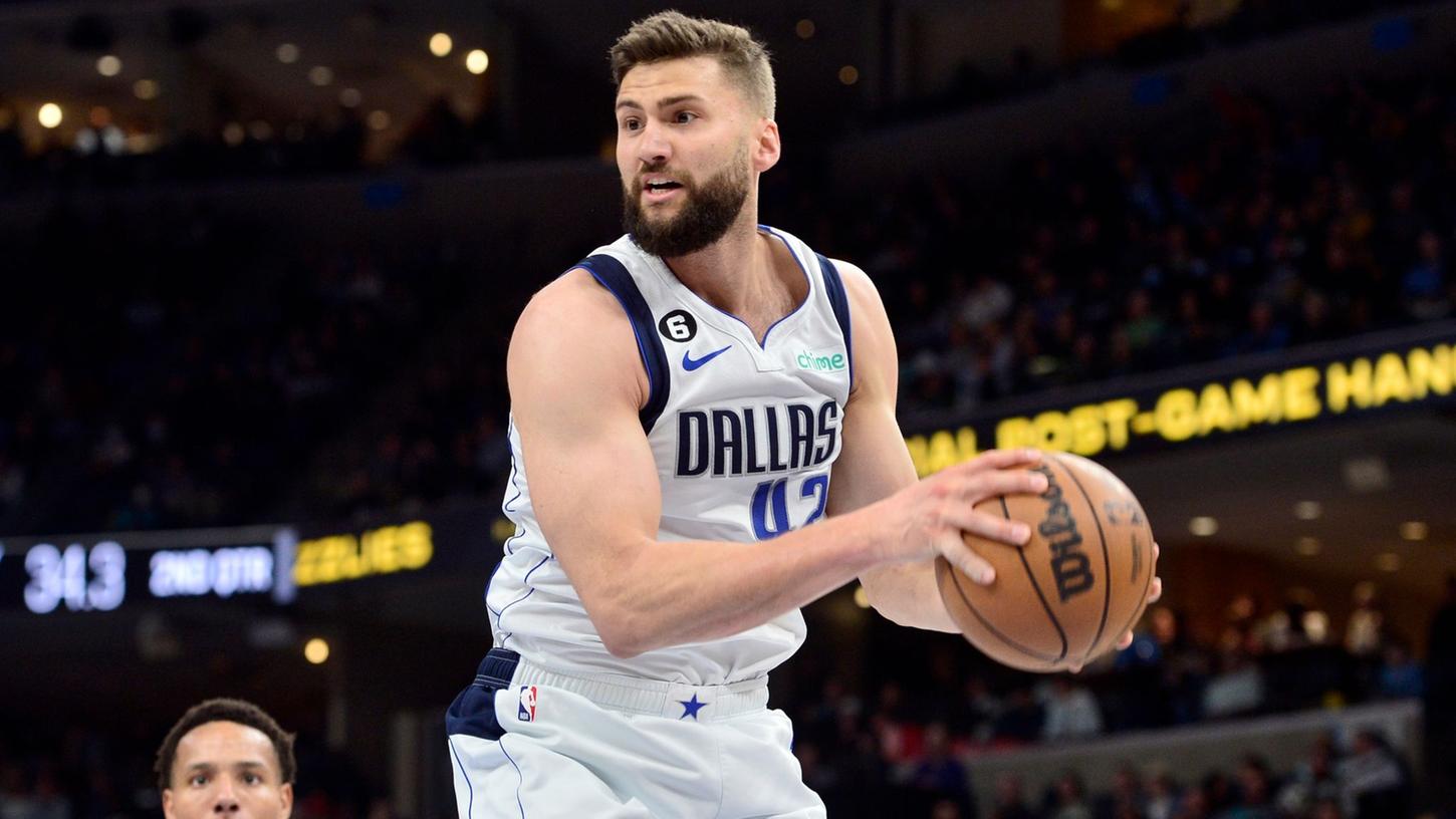 Dallas Mavericks-Stürmer Maxi Kleber (42) in Aktion. Dallas Mavericks-Stürmer Maxi Kleber (42) in Aktion.