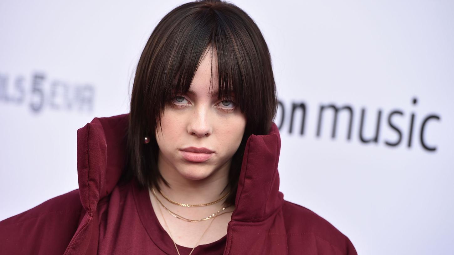 Den finsteren Blick hat Billie Eilish bereits perfektioniert - in einer Amazon-Serie darf die Sängerin jetzt mehr von ihrer dunklen Seite zeigen. Den finsteren Blick hat Billie Eilish bereits perfektioniert - in einer Amazon-Serie darf die Sängerin jetzt mehr von ihrer dunklen Seite zeigen.