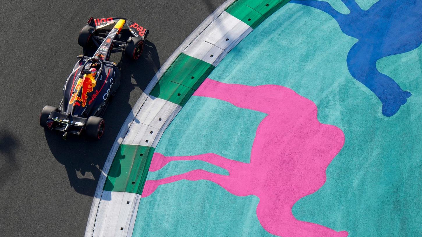 Der Niederländer Max Verstappen im Red-Bull-Boliden. Der Niederländer Max Verstappen im Red-Bull-Boliden.