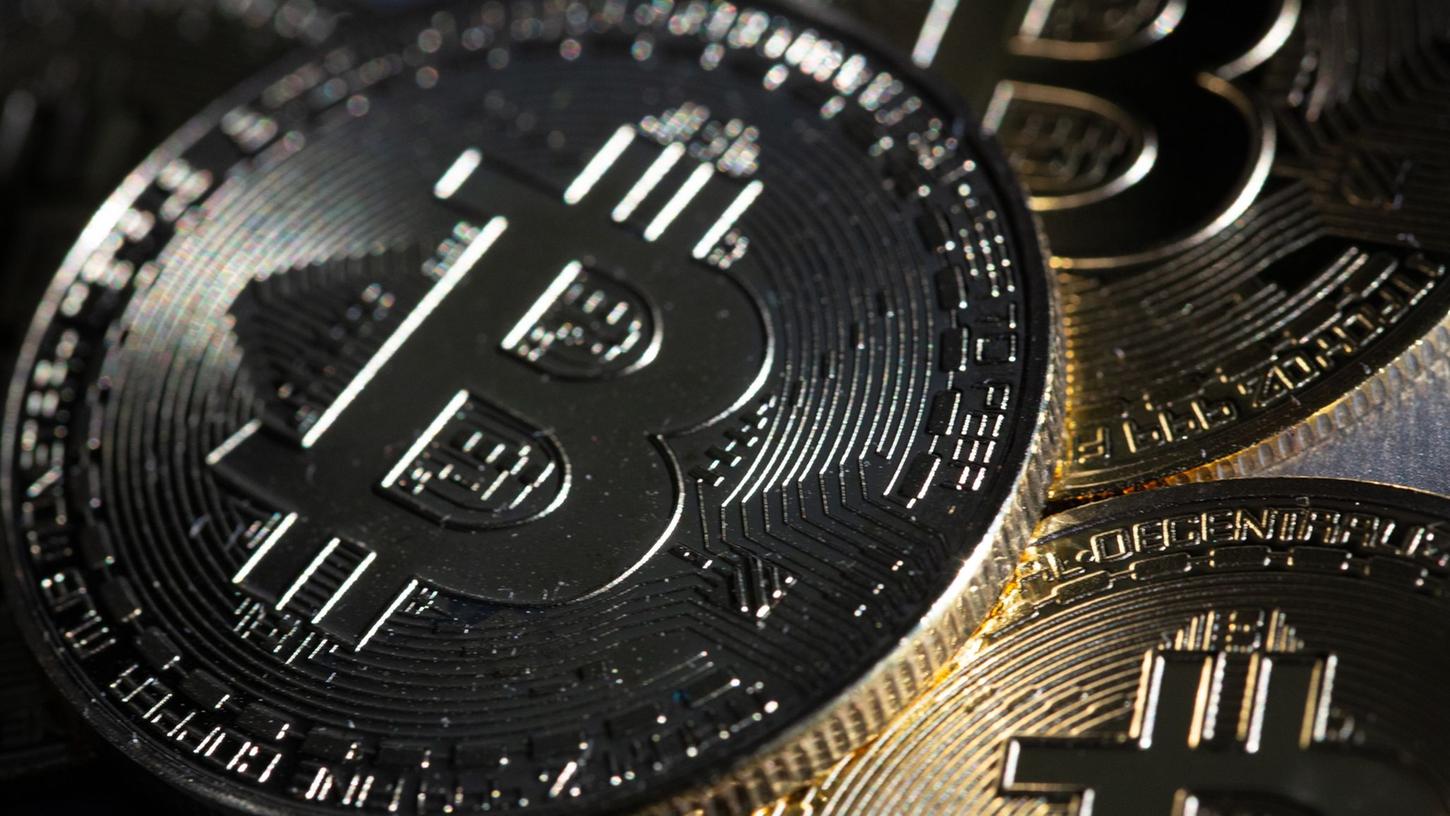 Am Ende einer turbulenten Woche hat Bitcoin zugelegt.