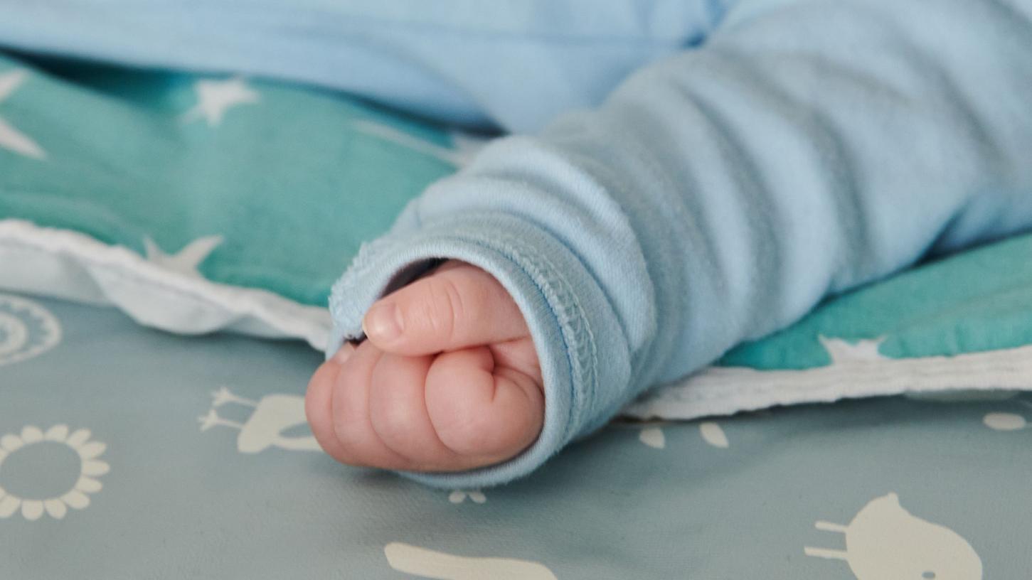 Der kleine Junge aus der Babyklappe war erst wenige Stunden alt. (Symbolfoto)