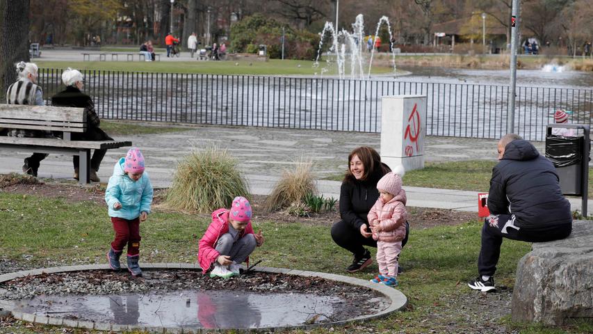 Im Stadtpark kann auch schon am Wasser gespielt werden. 