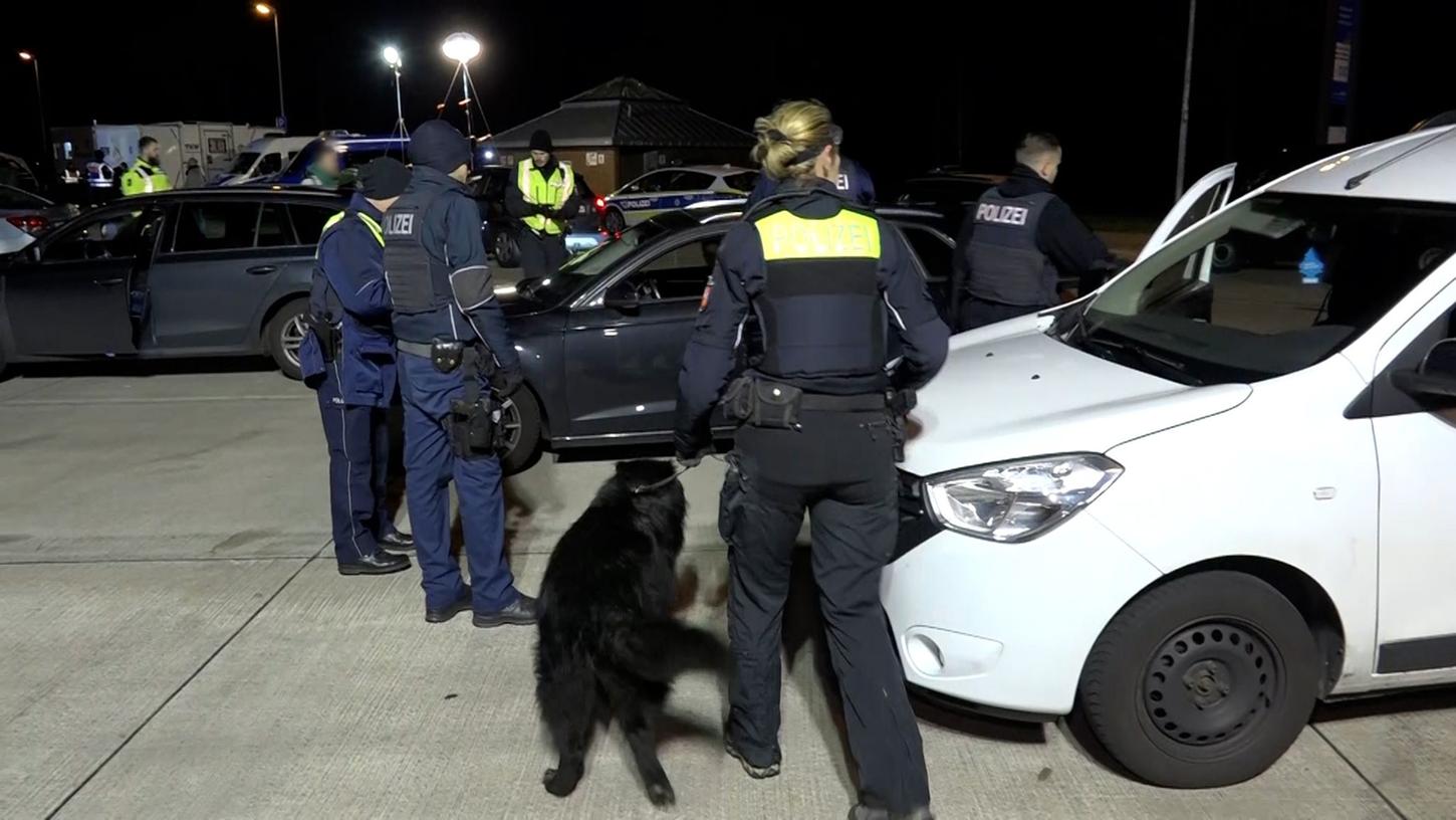 Polizeikontrolle an der A30 nahe der niederländischen Grenze.