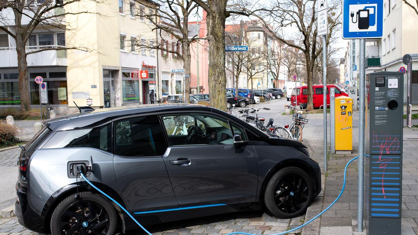 Unter den großen deutschen Städten fahren die Einwohner von Stuttgart, Münster, Bielefeld und München besonders häufig mit Elektroautos.