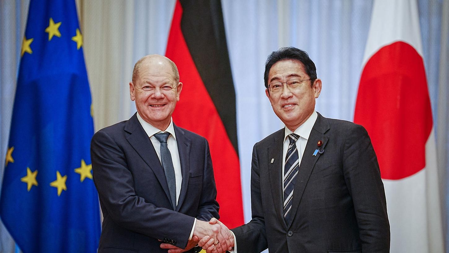 Bundeskanzler Olaf Scholz wird von Fumio Kishida, dem japanischen Ministerpräsidenten, empfangen.