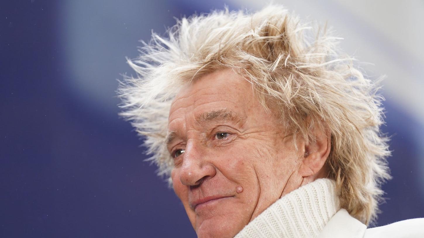 Rod Stewart muss einen Auftritt wegen einer Virusinfektion absagen. Rod Stewart muss einen Auftritt wegen einer Virusinfektion absagen.
