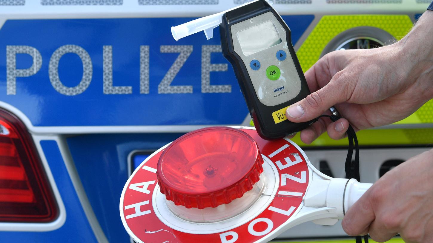 Ein freiwillig durchgeführter Atemalkohol-Test ergab einen Wert von 2,44 Promille. (Symbolbild) Ein freiwillig durchgeführter Atemalkohol-Test ergab einen Wert von 2,44 Promille. (Symbolbild)