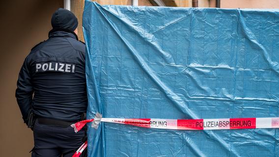 Leiche in fränkischem Blumenladen gefunden: Polizei nimmt Verdächtigen fest
