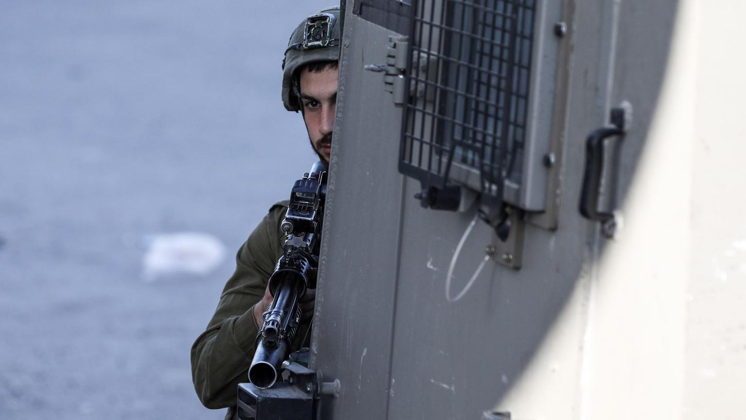 Ein israelischer Soldat im Einsatz im Westjordanland. (Symbolbild)