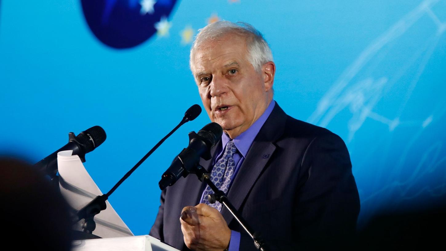 EU-Außenbeauftragter Josep Borrell spricht nach dem Treffen zwischen Spitzenvertretern Serbiens und des Kosovos mit Journalisten. EU-Außenbeauftragter Josep Borrell spricht nach dem Treffen zwischen Spitzenvertretern Serbiens und des Kosovos mit Journalisten.