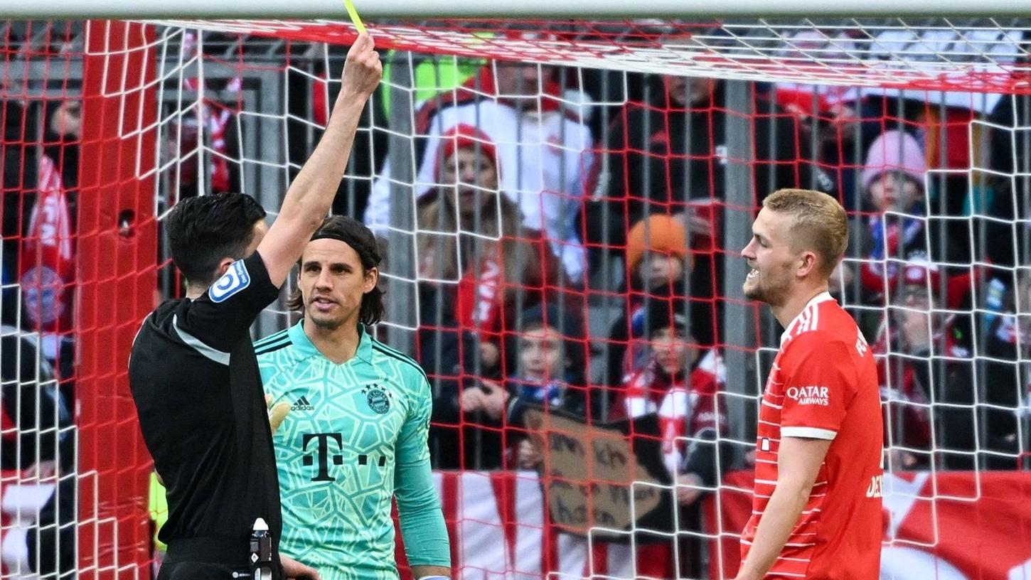 Bayern Münchens Matthijs de Ligt (r) hat in dieser Saison bislang viermal Gelb gesehen.