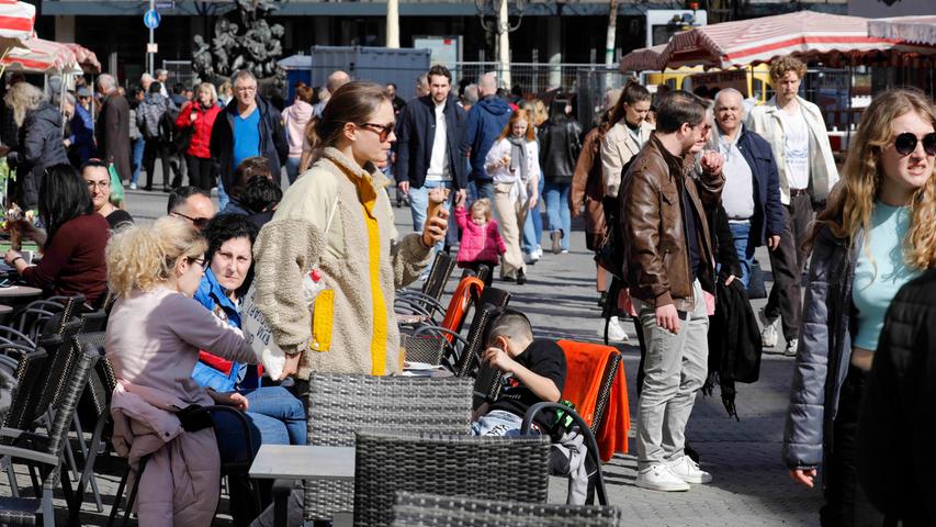 Picknick, flanieren, einkaufen oder Eis - Nürnberg genießt Sonnen-Wochenende
