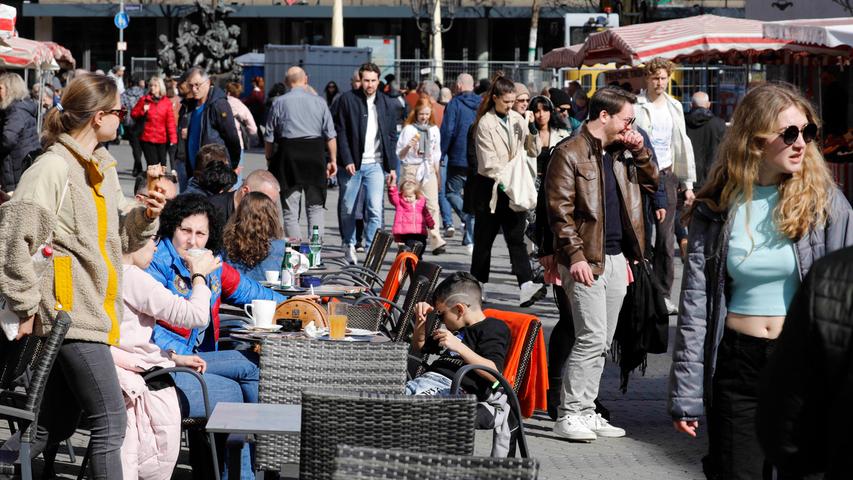 Picknick, flanieren, einkaufen oder Eis - Nürnberg genießt Sonnen-Wochenende