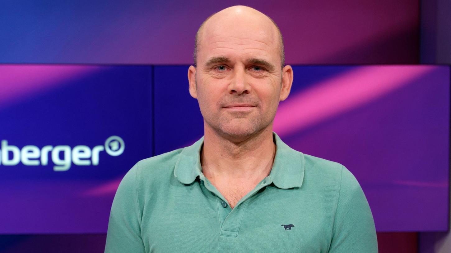 Der ehemalige Wasserspringer Jan Hempel will den Deutschen Schwimm-Verband auf Schmerzensgeld und Schadenersatz verklagen. Der ehemalige Wasserspringer Jan Hempel will den Deutschen Schwimm-Verband auf Schmerzensgeld und Schadenersatz verklagen.