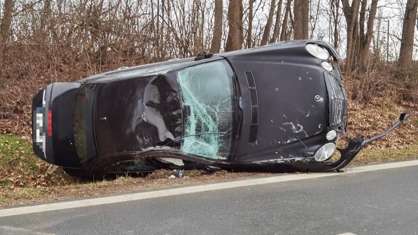 Der Fahrer wollte gerade die Ausfahrt nach Seukendorf nehmen, als er die Kontrolle über seinen Wagen verlor. 
