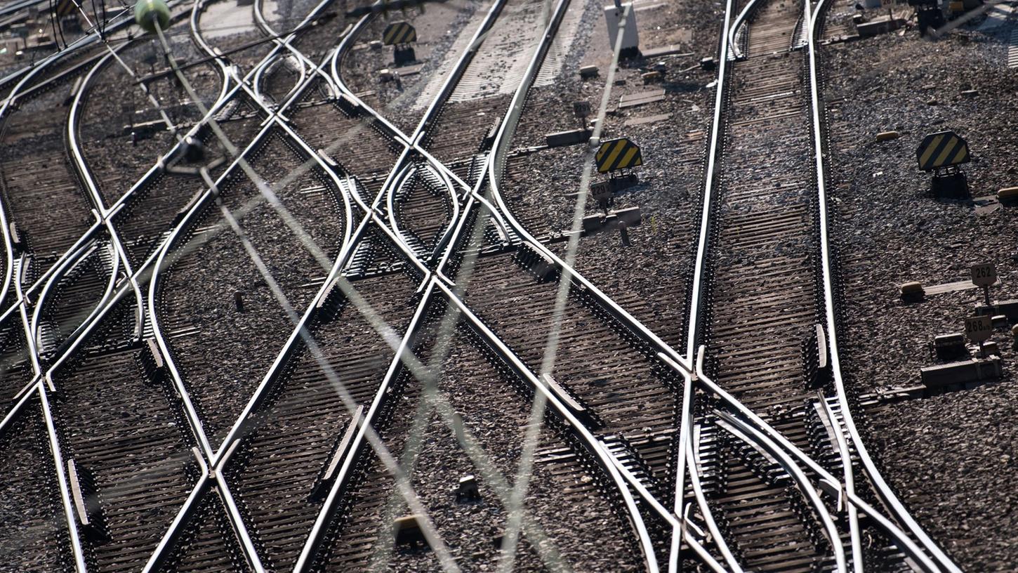Ein Betrunkener überquerte am Freitagabend die Gleise am Münchner Hauptbahnhof. Ein Betrunkener überquerte am Freitagabend die Gleise am Münchner Hauptbahnhof.