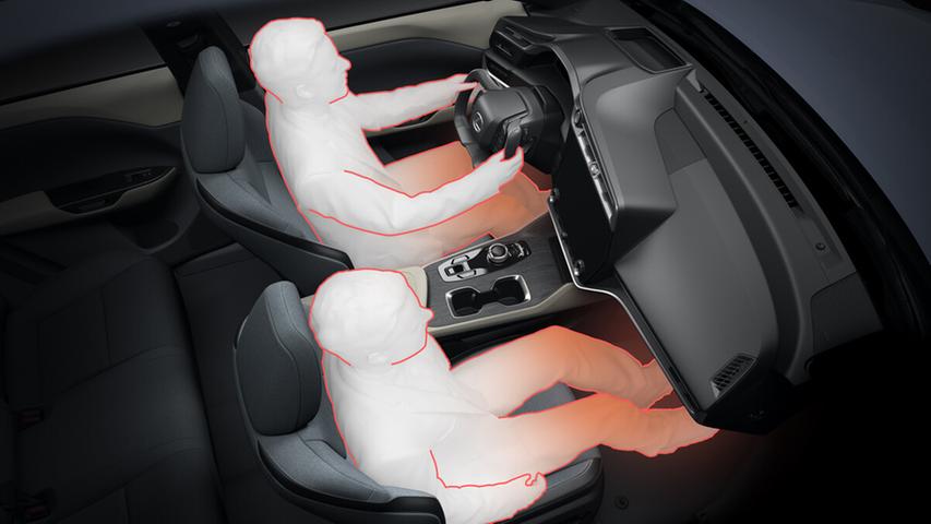 Die sogenannte Komfortheizung legt ihre wärmende Infrarotstrahlung wie eine Heizdecke über die Beine von Fahrer und Beifahrer.