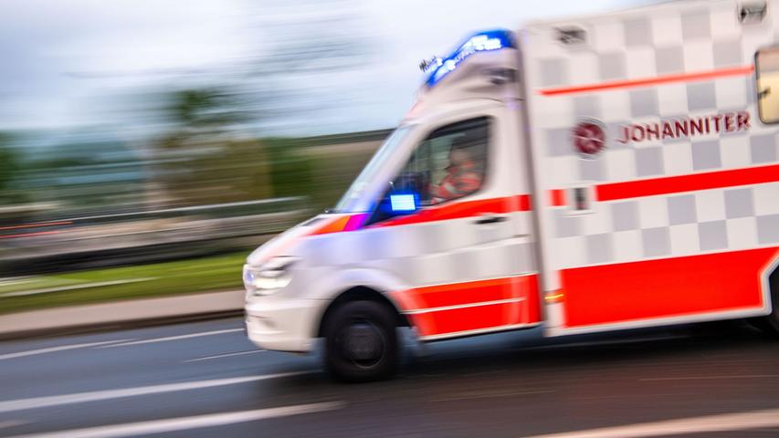 Unfall auf A6 im Landkreis Ansbach löst Kettenreaktion aus: Mutter und Baby im Krankenhaus