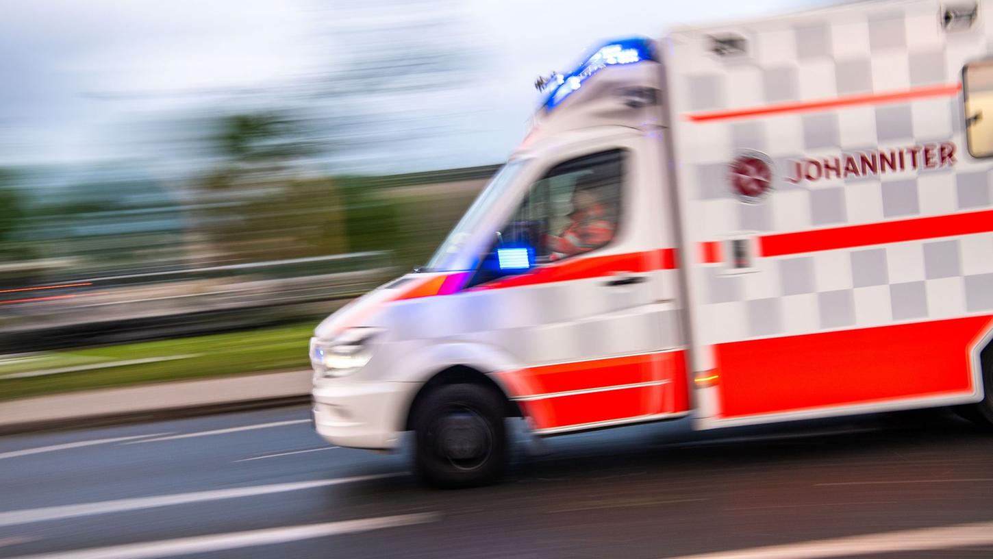Bei einm Unfall auf der A6 in Richtung Heilbronn wurden eine Frau und ihr Baby ins Krankenhaus gebracht.
