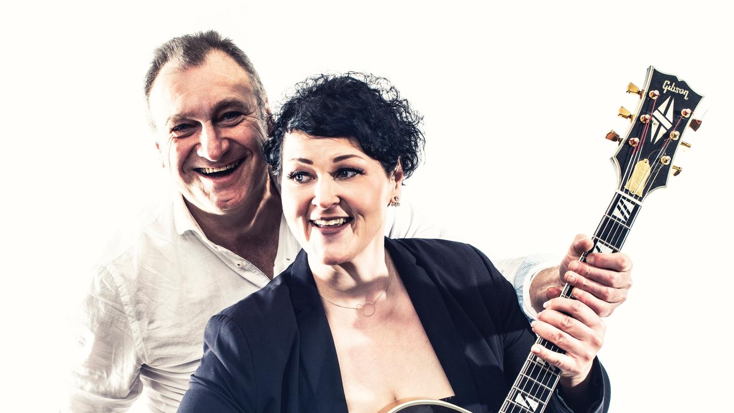 Steffi Denk und Hans „Yankee“ Meier alias "Voice & Strings" gastieren am Samstag, 25. März, in der Kneipenbühne Oberweiling.