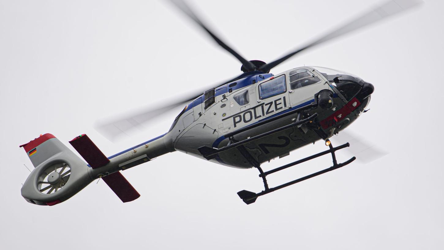 Ein Hubschrauber der Polizei unterstützte bei der Suche.