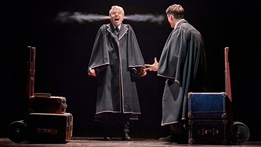 Szene aus "Harry Potter und das verwunschene Kind". Szene aus "Harry Potter und das verwunschene Kind".