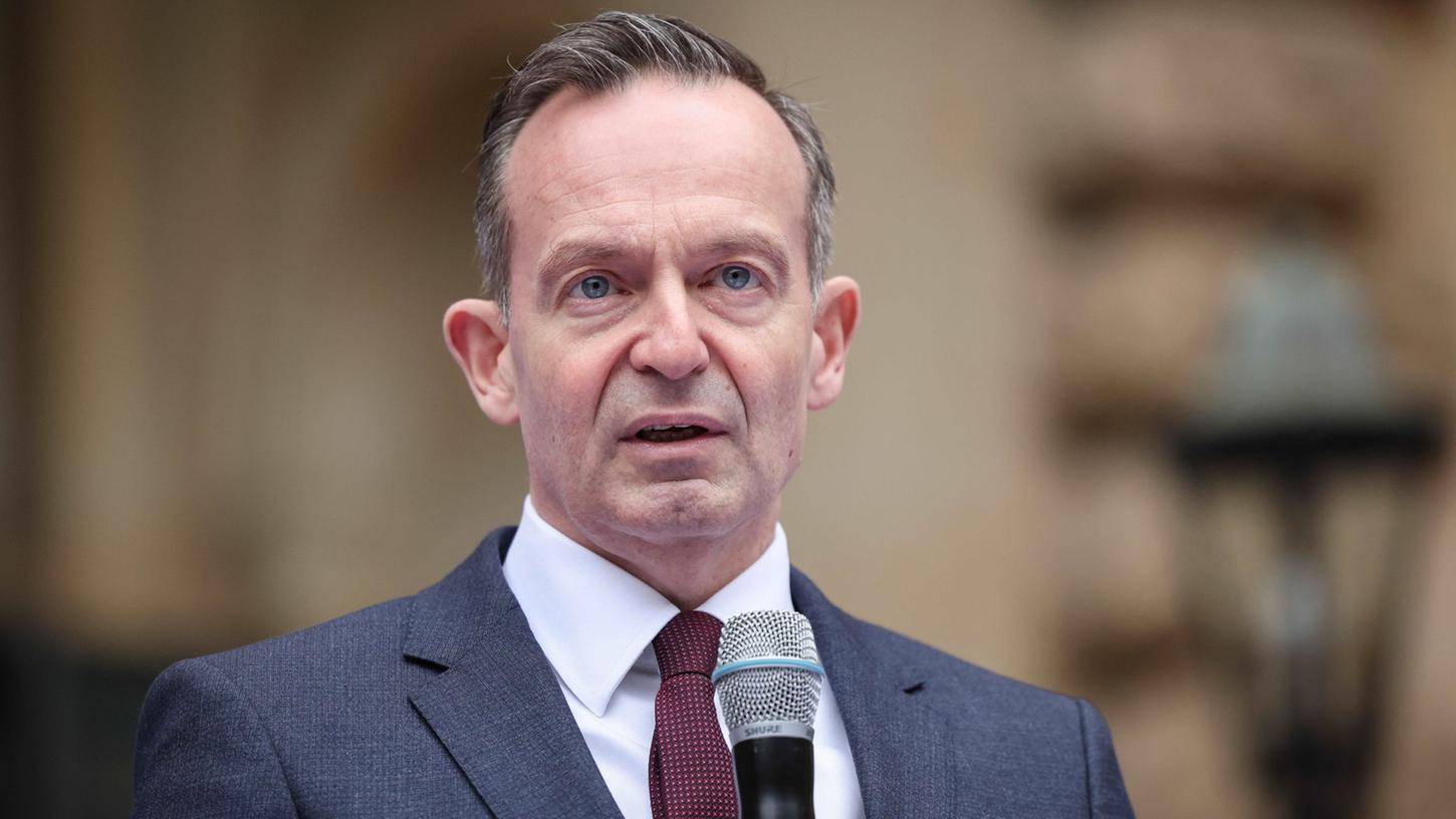 Verkehrsminister Volker Wissing will sich im Verbrenner-Streit mit der EU-Komission einigen. Verkehrsminister Volker Wissing will sich im Verbrenner-Streit mit der EU-Komission einigen.