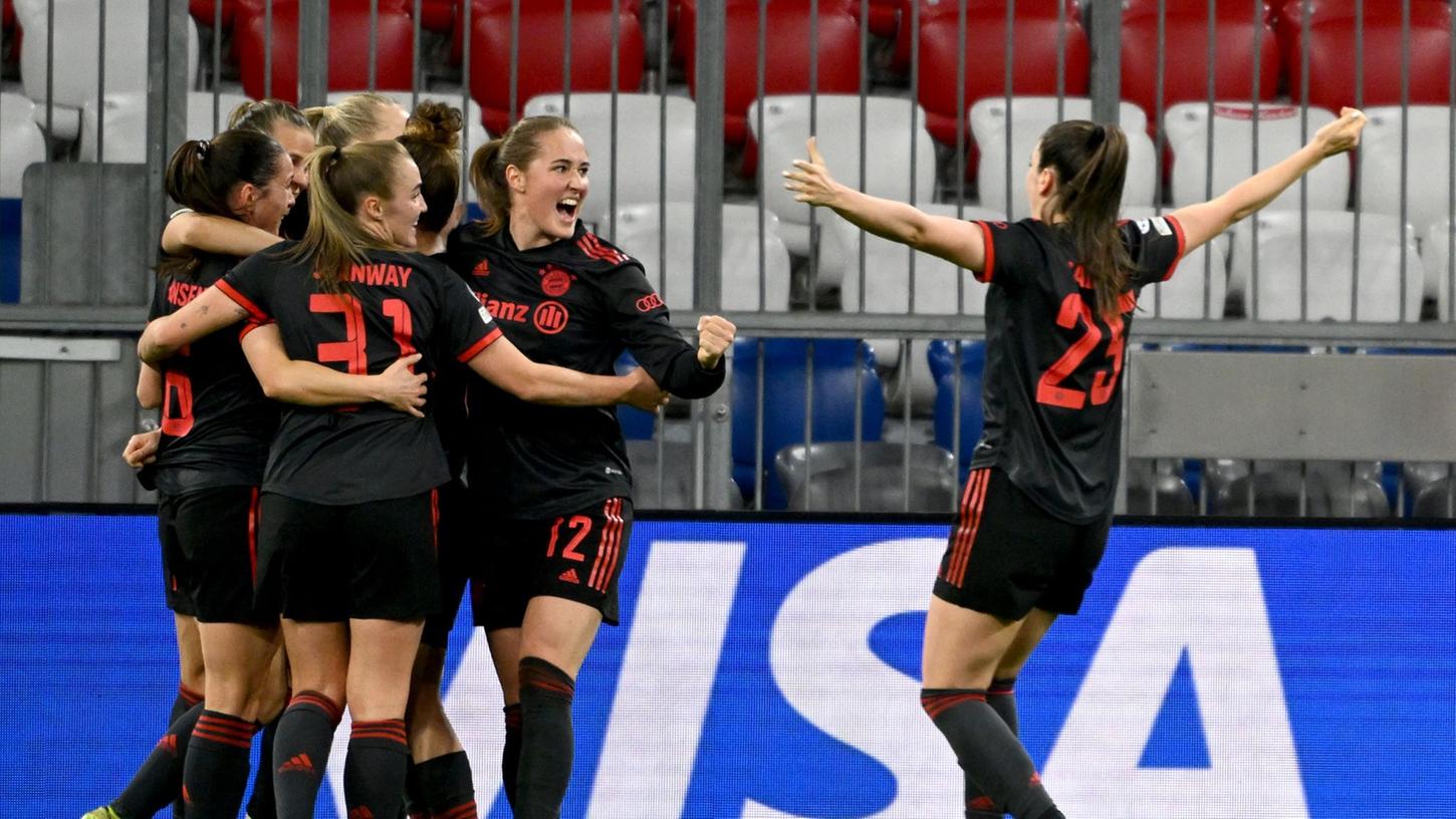 Die Spielerinnen des FC Bayern München setzten sich gegen Arsenal durch. Die Spielerinnen des FC Bayern München setzten sich gegen Arsenal durch.
