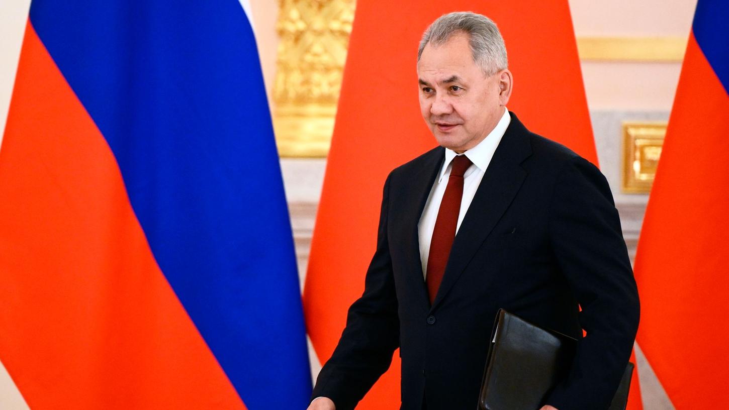 Munition aus abgereichertem Uran für die Ukraine? Der russische Verteidigungsminister Sergej Schoigu droht: "Natürlich hat Russland eine Antwort parat." Munition aus abgereichertem Uran für die Ukraine? Der russische Verteidigungsminister Sergej Schoigu droht: "Natürlich hat Russland eine Antwort parat."