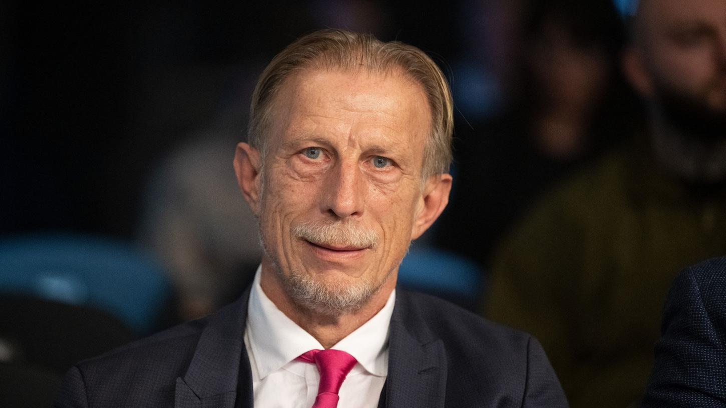 Kämpft gegen Lungenkrebs: Christoph Daum. Kämpft gegen Lungenkrebs: Christoph Daum.