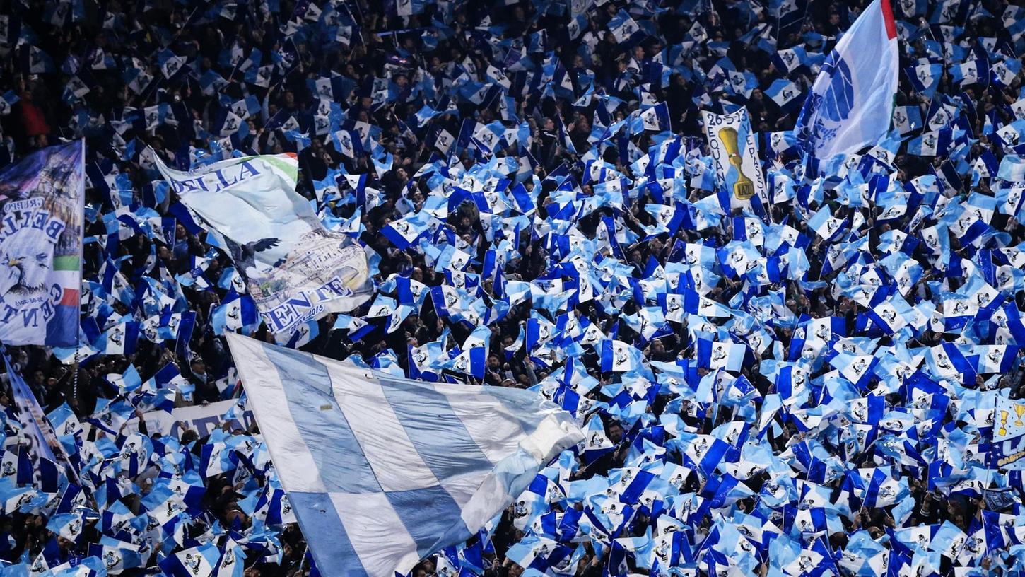 Lazio-Fans fielen im Römer Derby sehr unangenehm auf. Lazio-Fans fielen im Römer Derby sehr unangenehm auf.