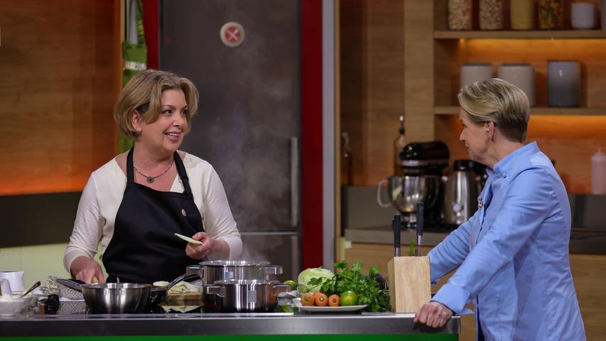 Regina Murphy aus Hemhofen ist nächste Woche in der ZDF-Kochshow Küchenschlacht zu sehen. Regina Murphy (l.) und Moderatorin Cornelia Poletto (r.).