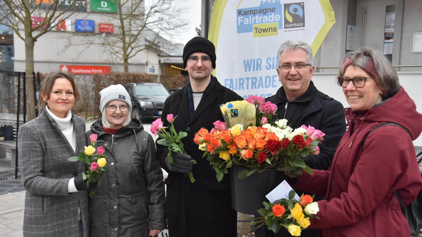 Die Steiner Fairtrade-Steuerungsgruppe steht für viele Aktionen, unter anderem verteilt sie zum Weltfrauentag gern fair gehandelte Rosen. 